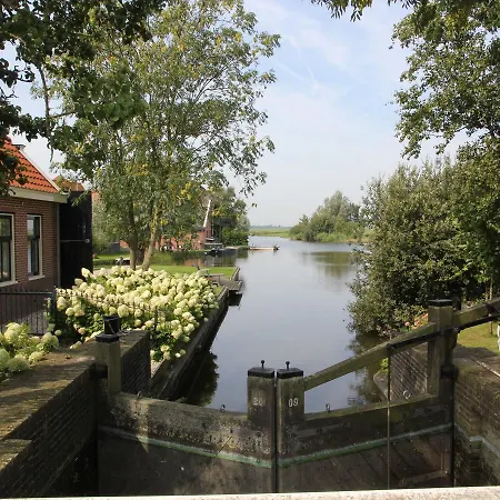 Dom wakacyjny Beautiful Holiday In Near Lake De Woude