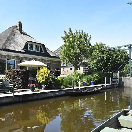 Dom wakacyjny Beautiful Holiday In Near Lake De Woude